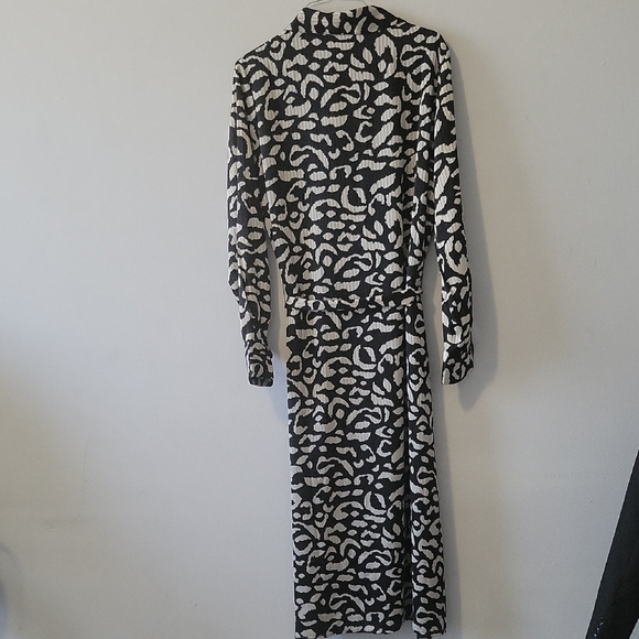 Stylish Black and White Patterned Dress - Picture 6 of 9